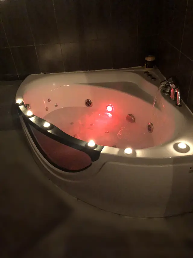Massage nuru Levallois, erotic massage in Paris